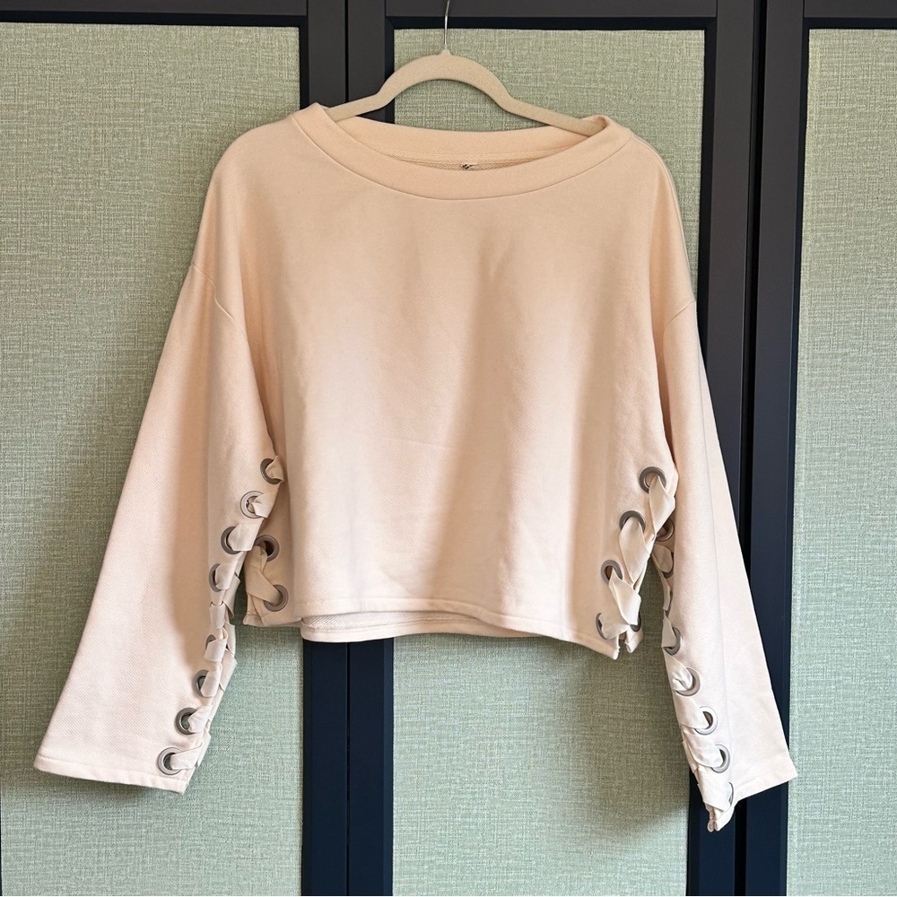 Alo Yoga Boxy Cropped Suspension Pullover, Pristine/Silver Grommets NWOT, Size M - Picture 2 of 7